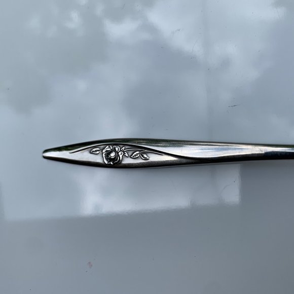 Oneida Lasting Rose Deluxe Stainless Modern Hollow Table Spoon - Picture 2 of 6